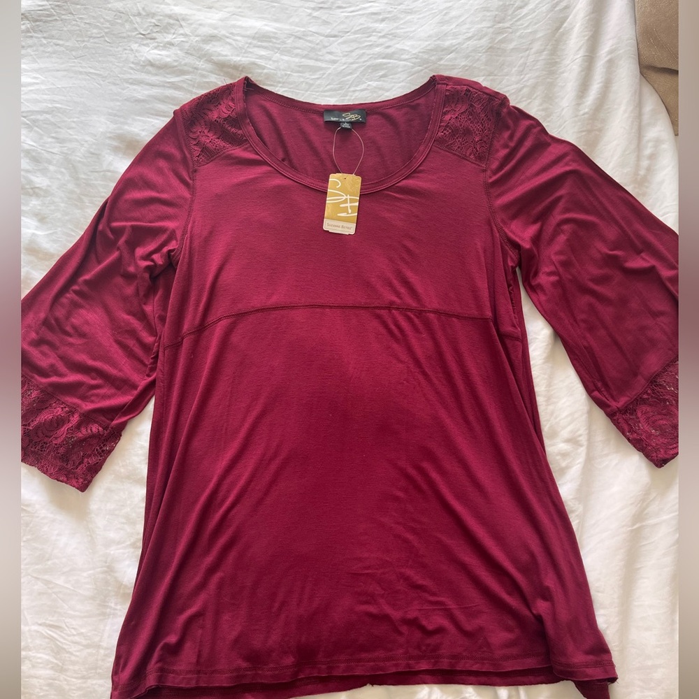 Woman’s long sleeve top